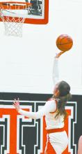 WillaFlynn shoots a layup on a ‘pick and roll’ play with Gracyn Painter.