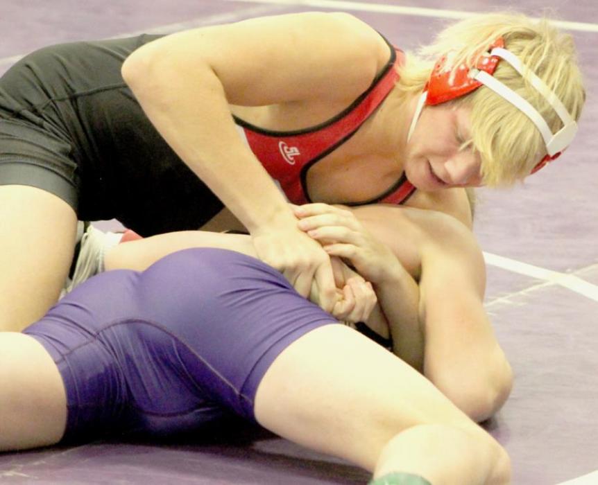 Competing in the 152 lb. weight class at Burwell, Landon Holloway won one match and lost two matches.