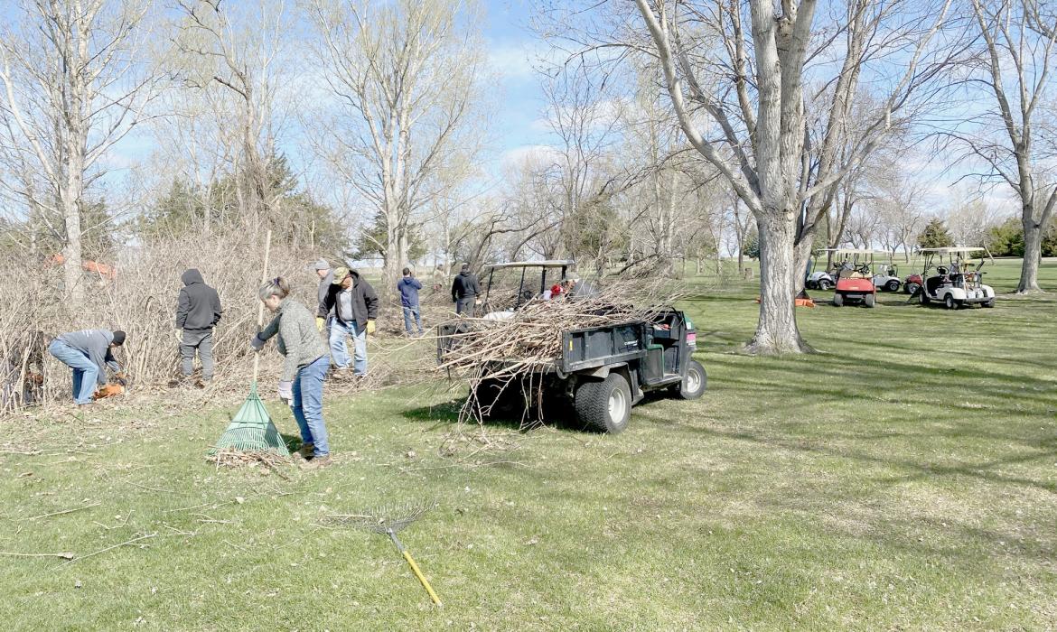 29 Golf Enthusiasts Showed Up to Do Spring Cleanup on April 20th