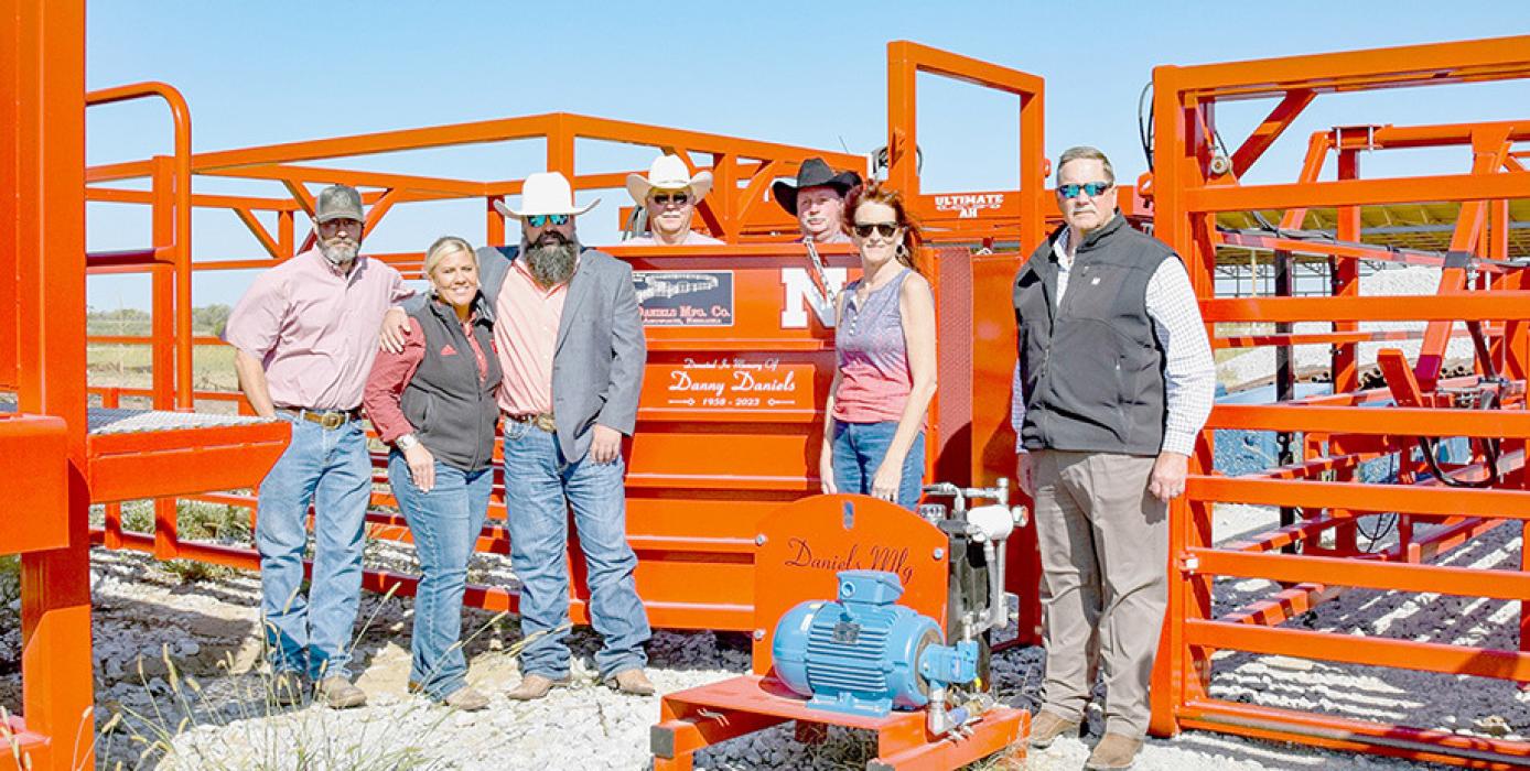 Daniels Manufacturing Company Donates Cattle Handling System to UNL’s Klosterman Feedlot Innovation Center