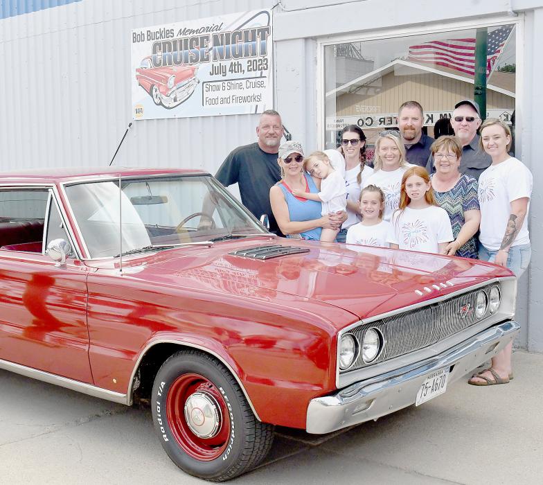 Bob Buckles Family Holds Bob Buckles Memorial Cruise Night