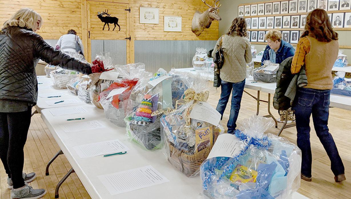 Ainsworth Library Conducts Book Basket Fundraiser