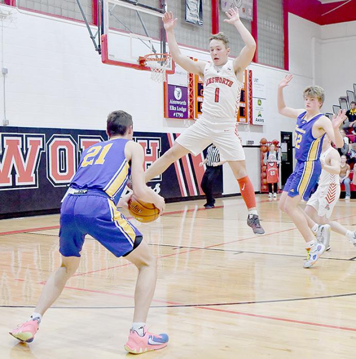 Morgan Kinney goes high to prevent Lincoln Konrad from passing to Zach Hooey.