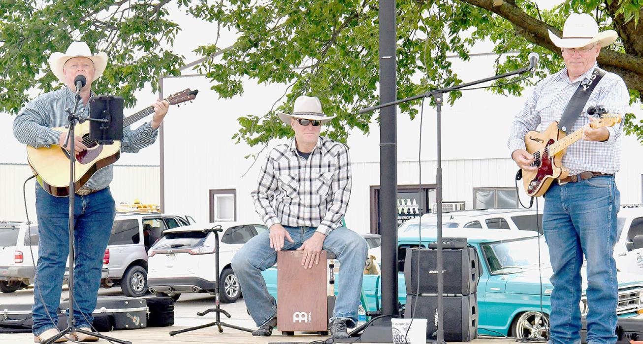 Bob Buckles Memorial Cruise Night A HUGE Success