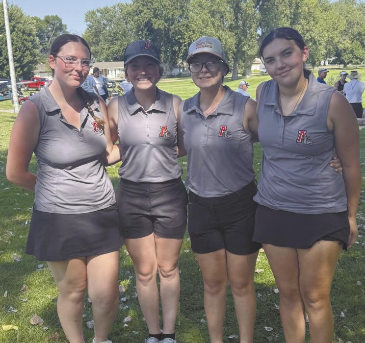 The team of Jessica Clingman, Kenley Wekle, Madison Palmer and Braylin Rudnick competed in the team's first outing. Welke was the highest placing member, carding a 105.