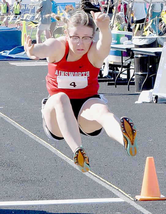 Carter Nelson and Katherine Kerrigan Wrap Up Careers as Ainsworth Bulldogs and Earn Medals at 2024 NSAA State Track Meet
