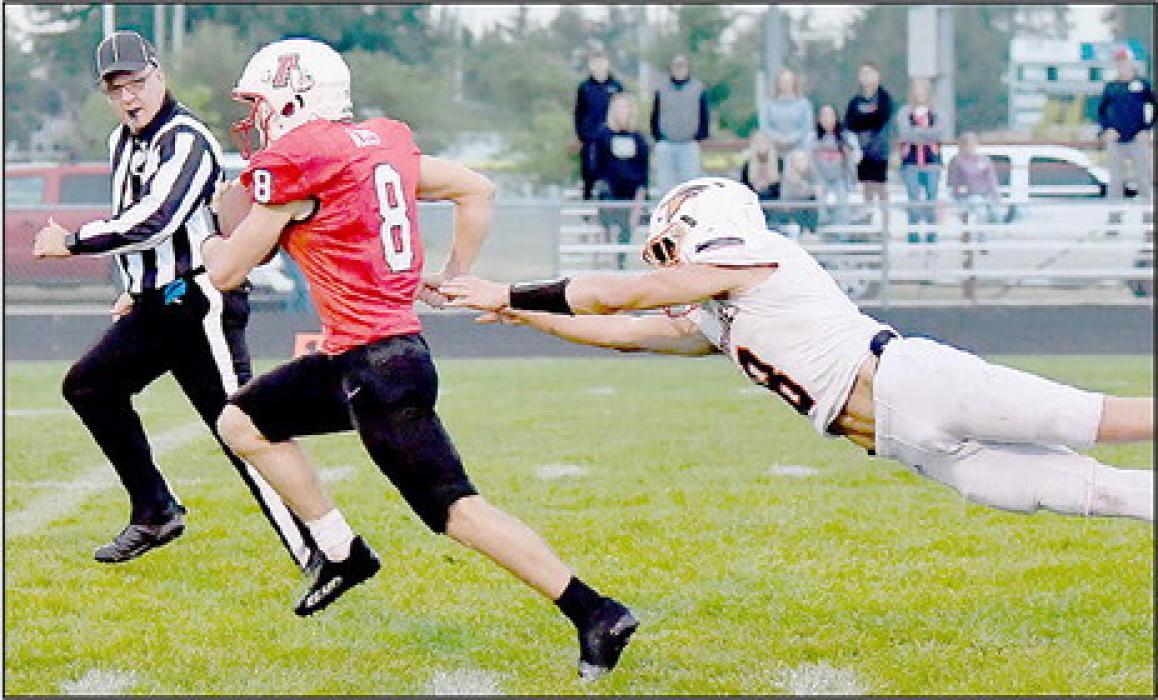 Traegan McNally caught a pass from Carter Nelson and out ran CWC defenders to score Ainsworth’s fourth touchdown of the first quarter on a 40-yard pass play.