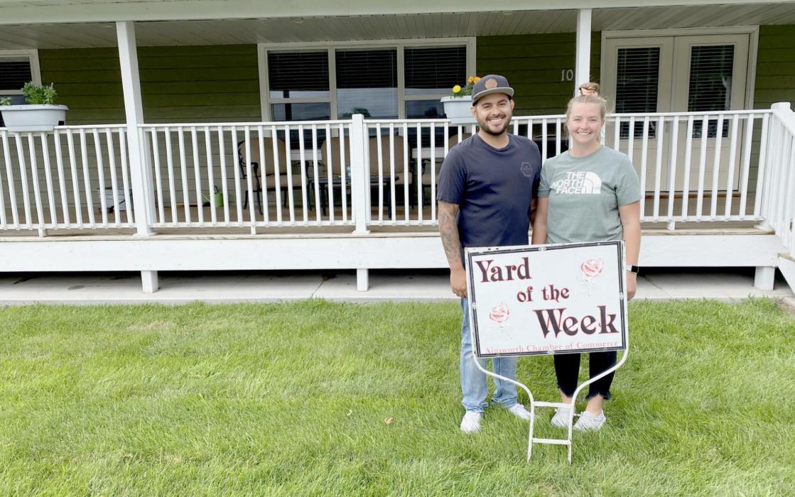 Chad Pierce and Karissa Beck Win 3rd Week Honors for Yard of the Week