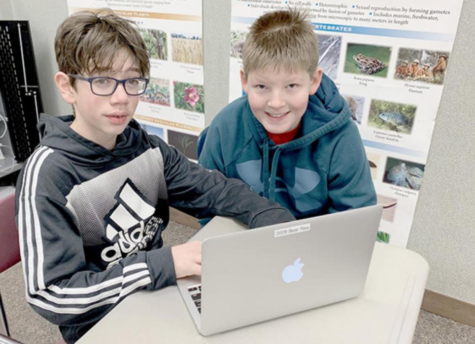 Three Ainsworth Middle School Projects Qualify for National History Day Contest