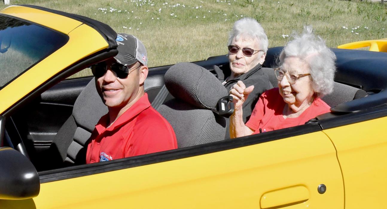 AHS Alumni Classes of 1944 and 1947 Serve as Parade Marshals