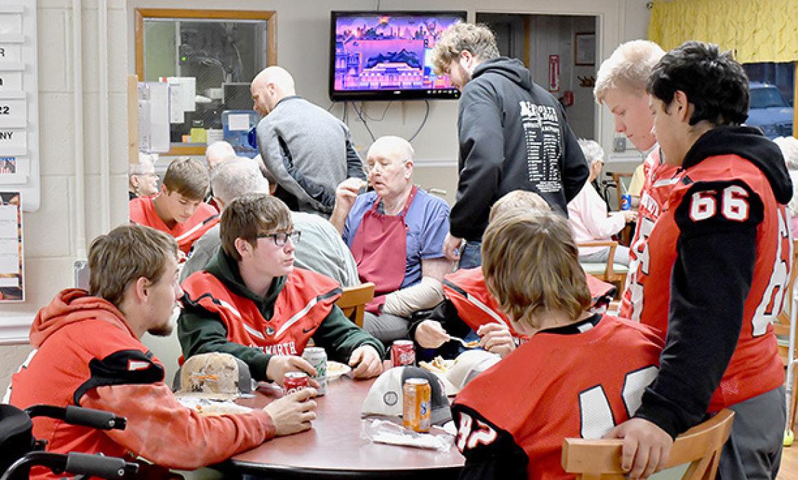 Sandhills Care Center Hosts Tailgate Party for AHS Athletes