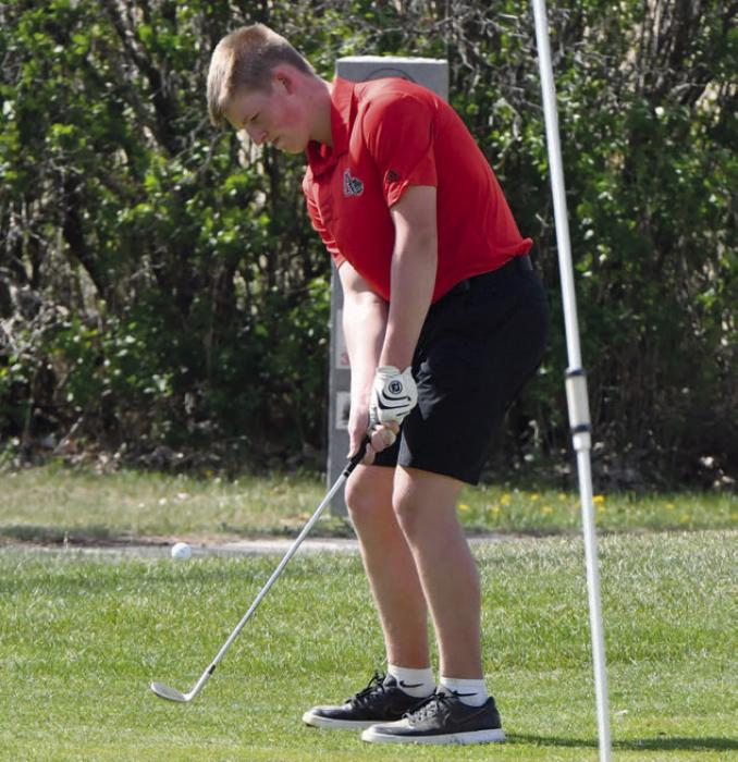 Sophomore Jaxon Rucker led the Bulldogs shooting a 44 at the Ainsworth Quadrangular.