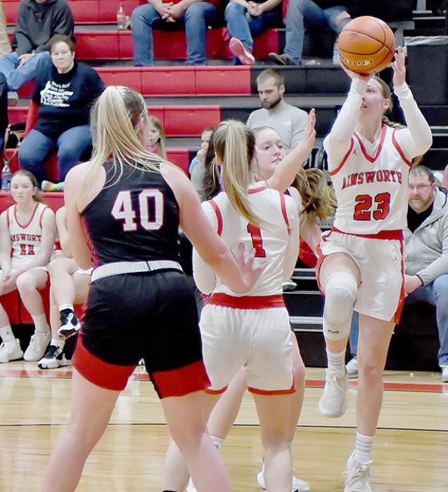Cheyan Temple sets a pick to allow Kendyl Delimont to put up a shot for two points for the Lady Bulldogs.