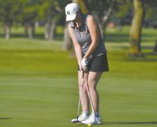 Sophomore Jessica Clingman putts during the team's home invite on Thursday, August 27.
