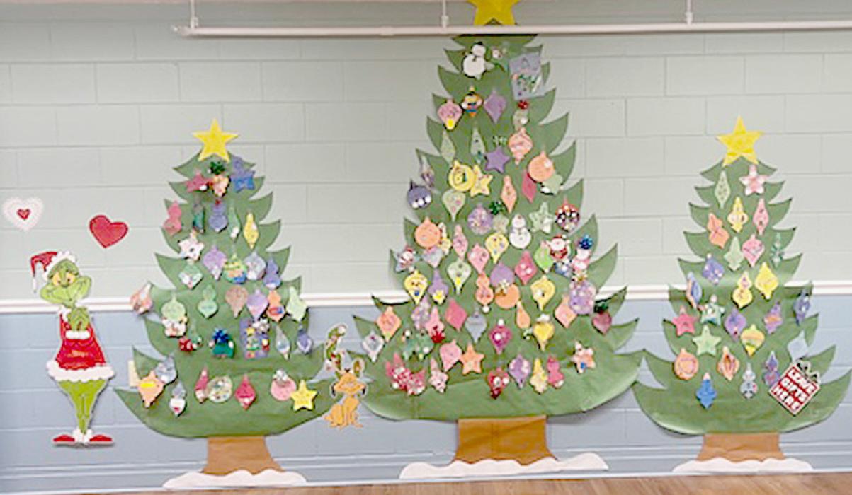 Ainsworth Students Help Brighten the Walls at Sandhills Care Center for the Holidays