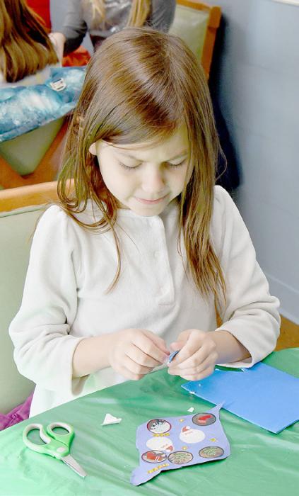 Ainsworth Students Help Brighten the Walls at Sandhills Care Center for the Holidays