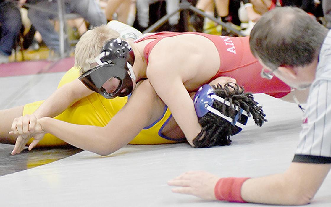 Mason Painter pinned Isaiah Mitchell of North Platte in the first round at the Twin Loup Invitaitonal.