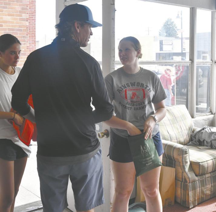 The Ainsworth Girls Basketball team hosted a root beer float fundraiser at 1st Class Auto. Pictured above is Puridy Haley, AHS Junior, selling a float. In the 1st Class Showroom there was a selfie backdrop, and outside Erin Painter ran a drive through car photobooth. Two Sinclair Prints were raffled off, Phil Fuchs and Nate Fredenburg won these prints.