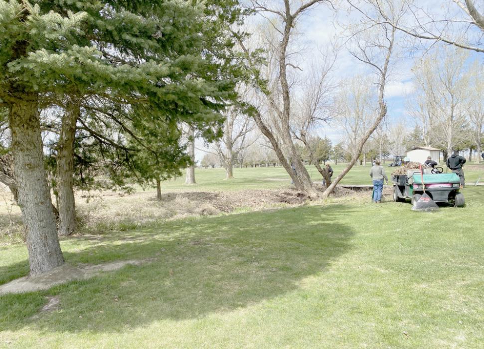 29 Golf Enthusiasts Showed Up to Do Spring Cleanup on April 20th