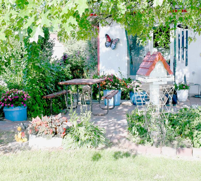Johnsons Honored with this Weeks, Yard of the Week