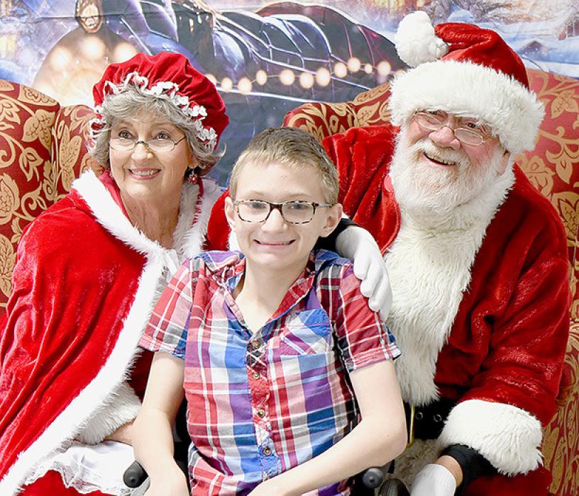 Long Pine Chamber of Commerce Hosts Santa and Mrs. Claus