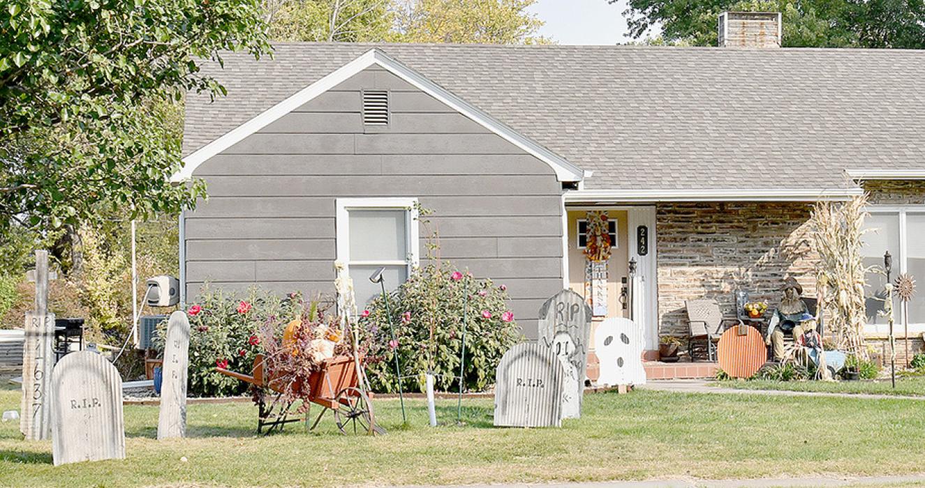 Ainsworth Residents Getting Ready for Halloween