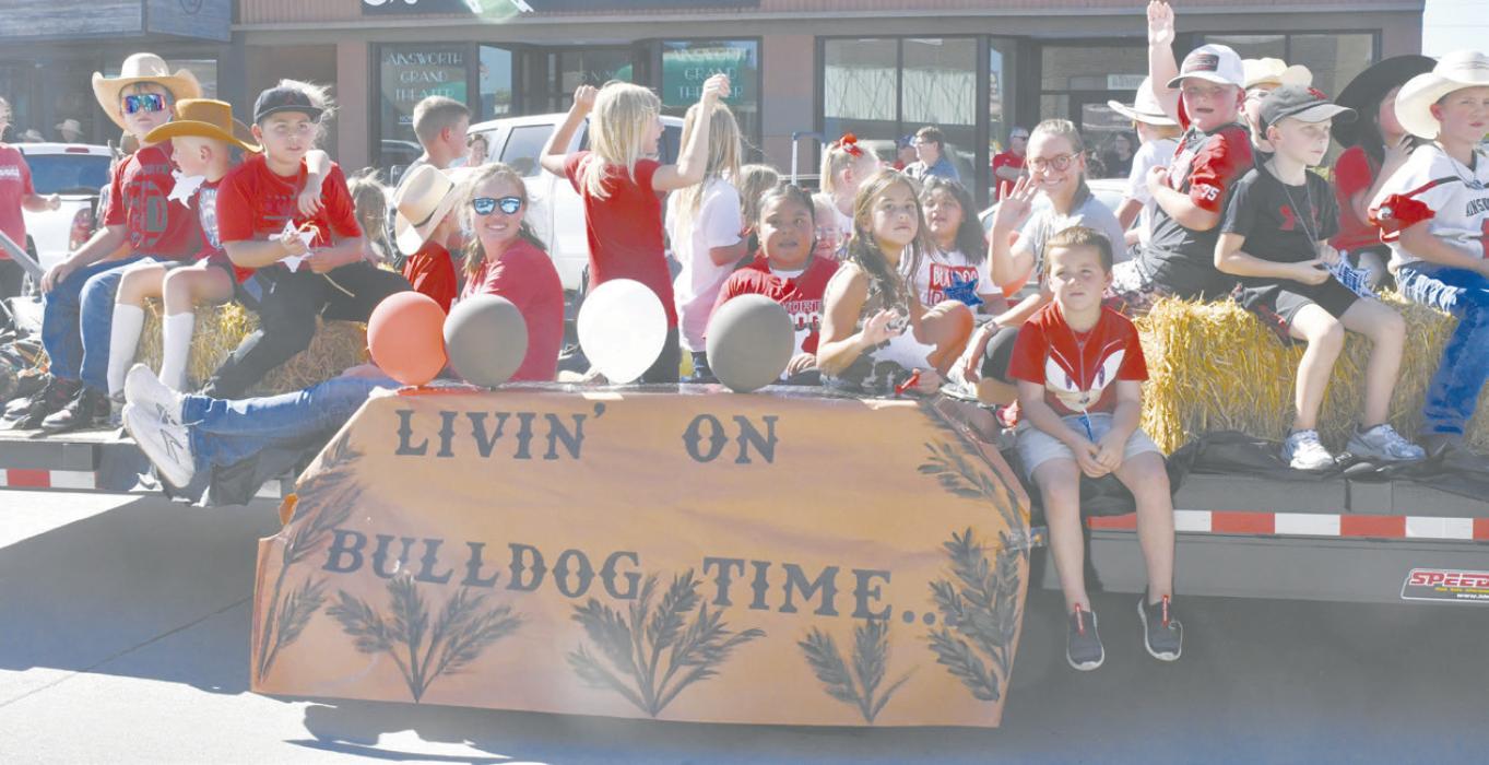 ACS second graders won the elementary division of the homecoming float competition. Kindergarteners were awarded with second place.