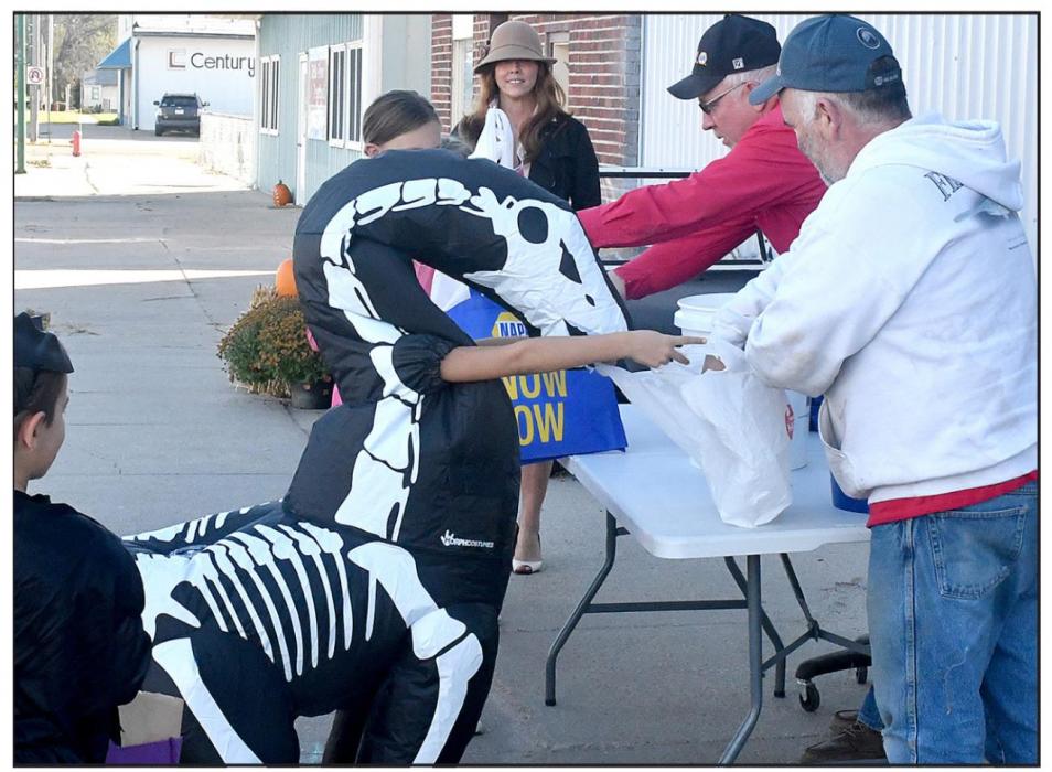 Ainsworth Kids Trick-or-Treat on Main Street