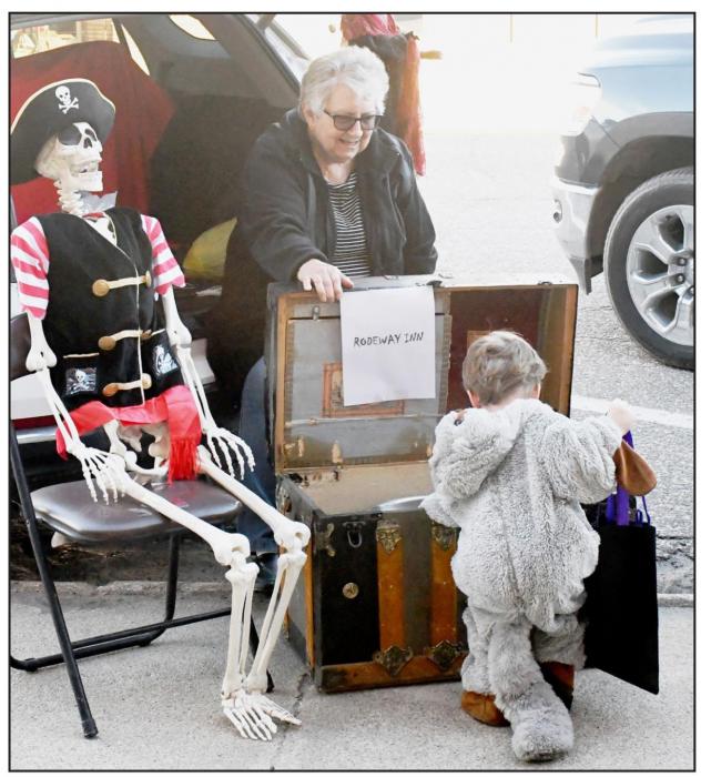 Ainsworth Kids Trick-or-Treat on Main Street