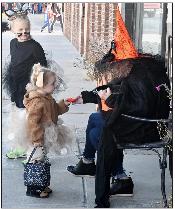 Ainsworth Kids Trick-or-Treat on Main Street
