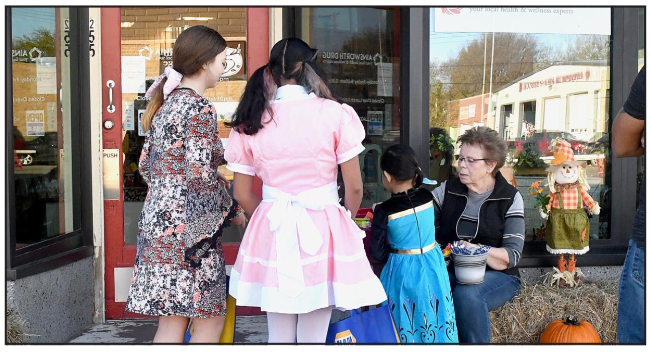 Ainsworth Kids Trick-or-Treat on Main Street