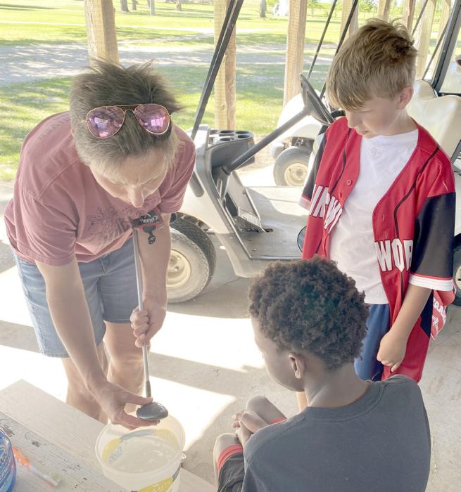 National History Day Students Tee Off Successful Women’s League Golf Club Cleaning Fundraiser