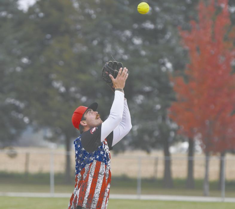 Riggin Temple prepares to make a catch for an out against Shawn Fernau’s team.