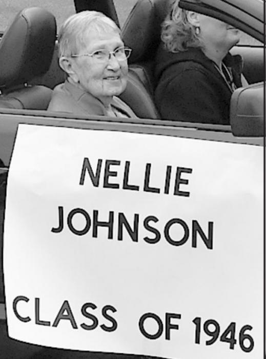 Ainsworth Alumni Parade Led by Grand Marshals Walz, Osborn and Johnson