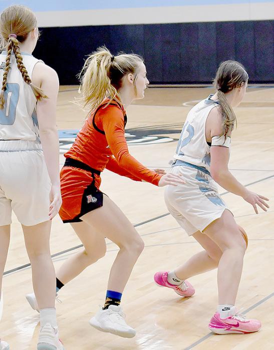 Cheyan Temple was put on Summerland’s leading scorer Adyson Mlnarik and was able to keep her scoreless in the first quarter.