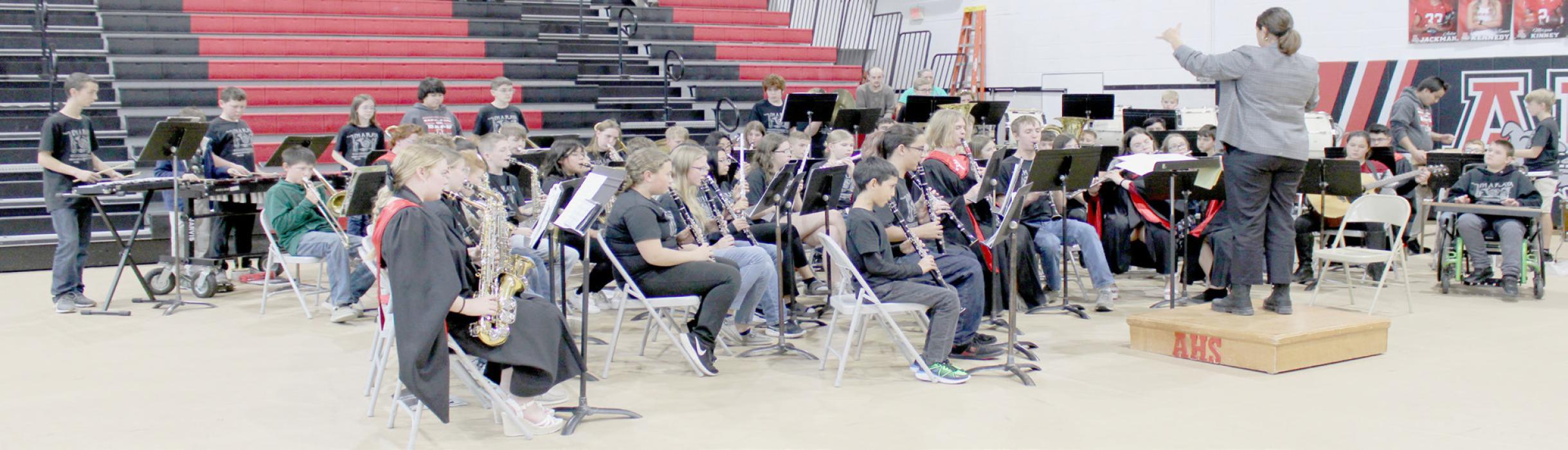 Ainsworth Music Department Plays Tribute to Veterans