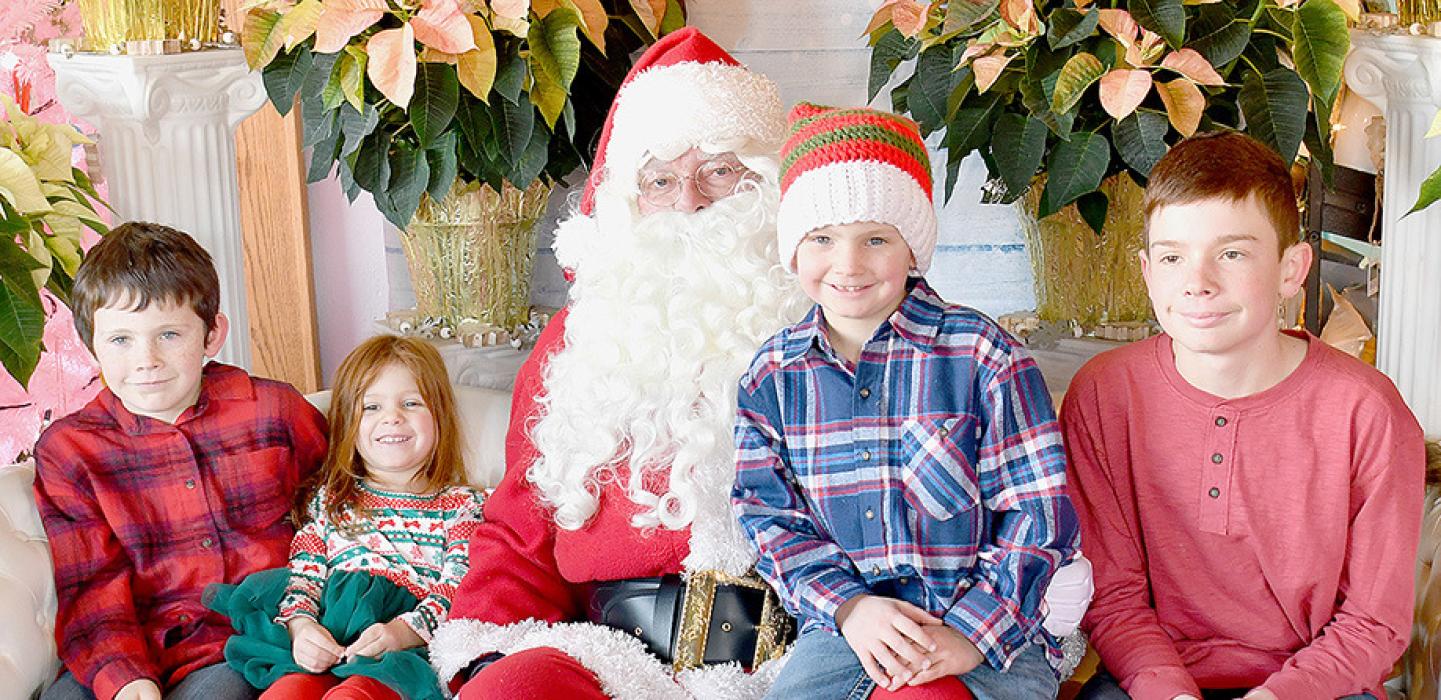 Ainsworth Chamber of Commerce Hosts Santa Claus for Area Youth