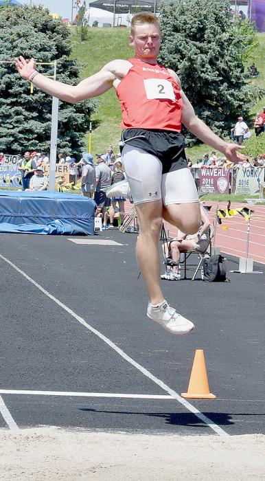 Carter Nelson and Katherine Kerrigan Wrap Up Careers as Ainsworth Bulldogs and Earn Medals at 2024 NSAA State Track Meet