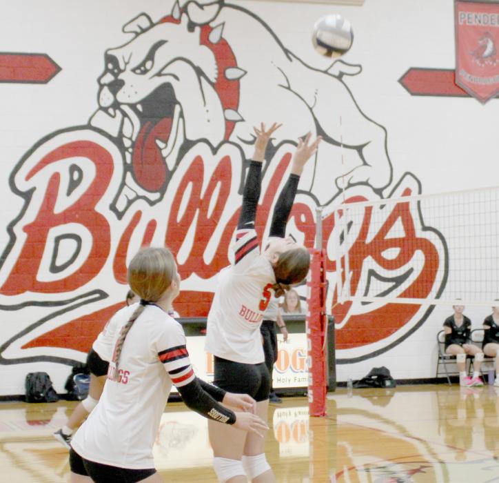 Willa Flynn sets the ball for teammate Jaylee Good to send over the net. Photos by Juli Murphy