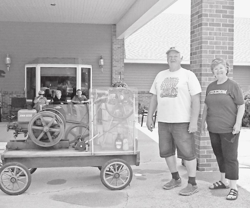 Cottonwood Villa Residents Enjoy Homemade Ice Cream
