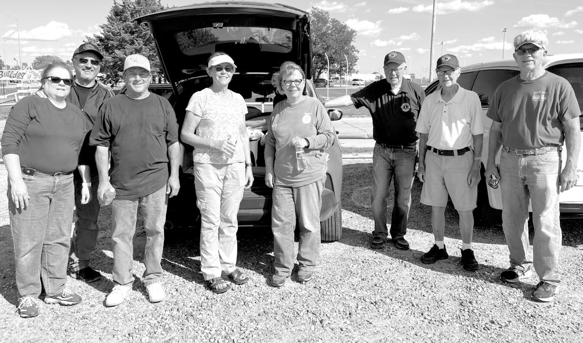 Members present for the highway clean up crew were (L-R) Amy Dike, Steve Dike, Steve Salzman, Kim Bejot, Rhonda Lechtenberg, David Spann, Jerry Ehlers, and Phil Fuchs. Not pictured are Bob Beatty and Connie Lentz (who took the photo).