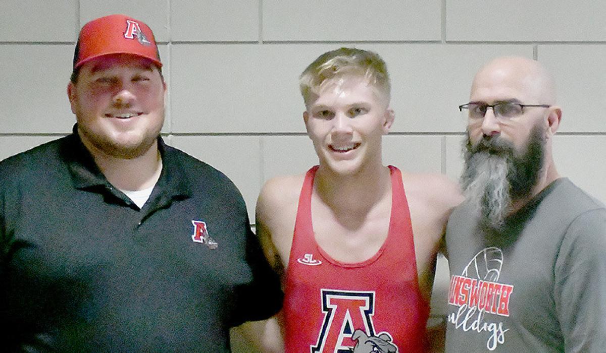 Landon Holloway Qualifi es for NSAA State Wrestling Tournament