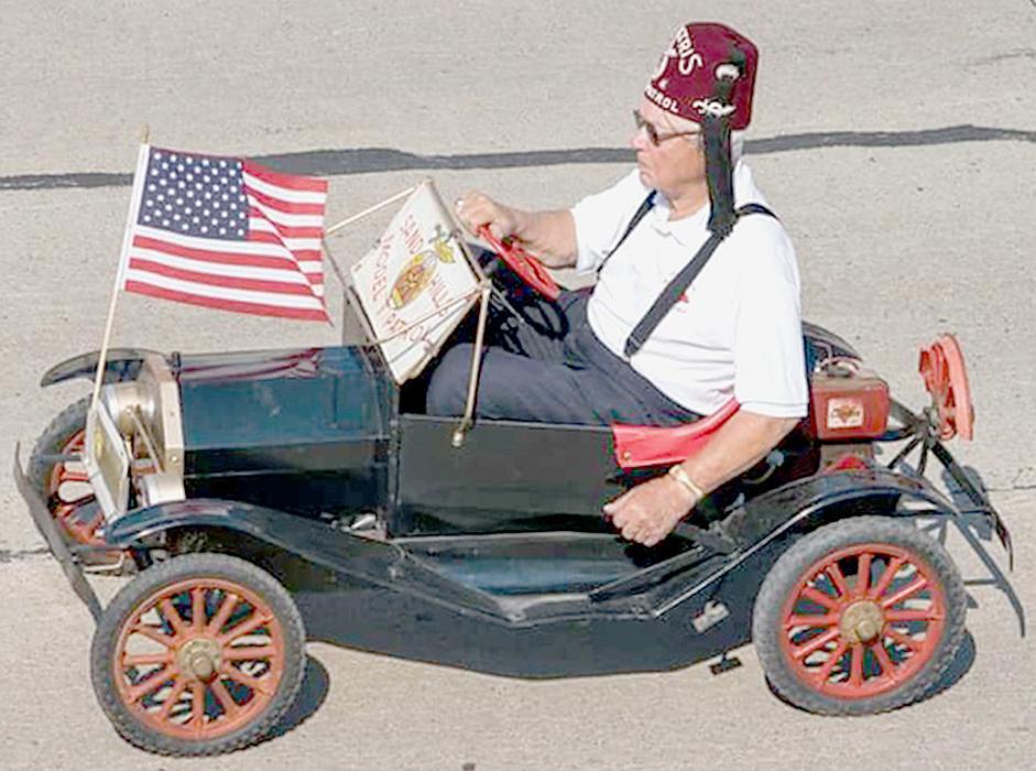 Murray Mellor Receives 50 Year Shriners Membership Pin