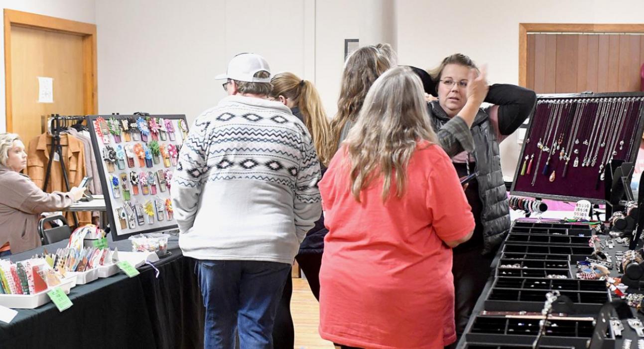 DOES Host Holiday Vendor and Craft Fair