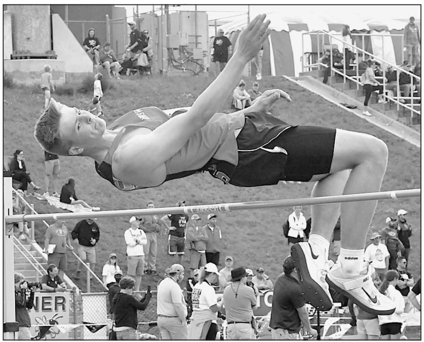 Ainsworth Track Team Earn Four Medals at Class C NSAA State Track