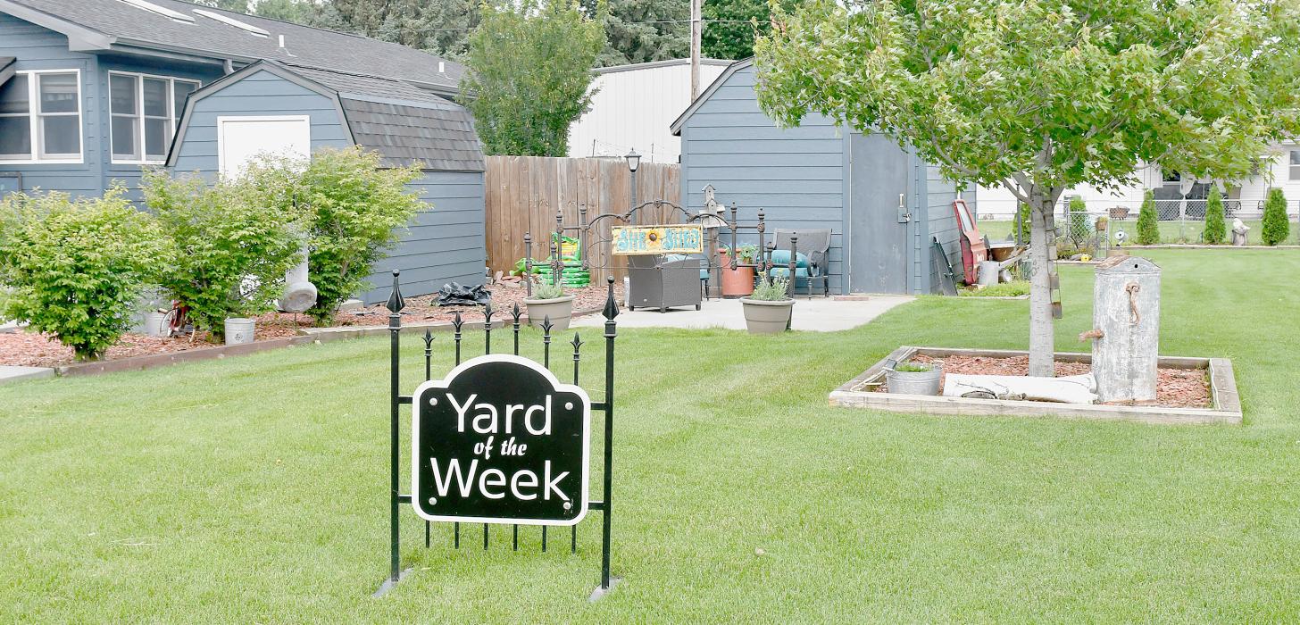 Tonny and Michelle Beck Win First 2024 Yard of the Week